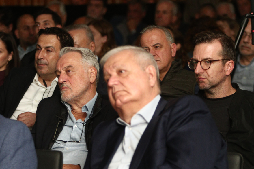 ΠΑΣΟΚ: Έντονη κινητικότητα παρά την ακούνητη βελόνα στις δημοσκοπήσεις 

