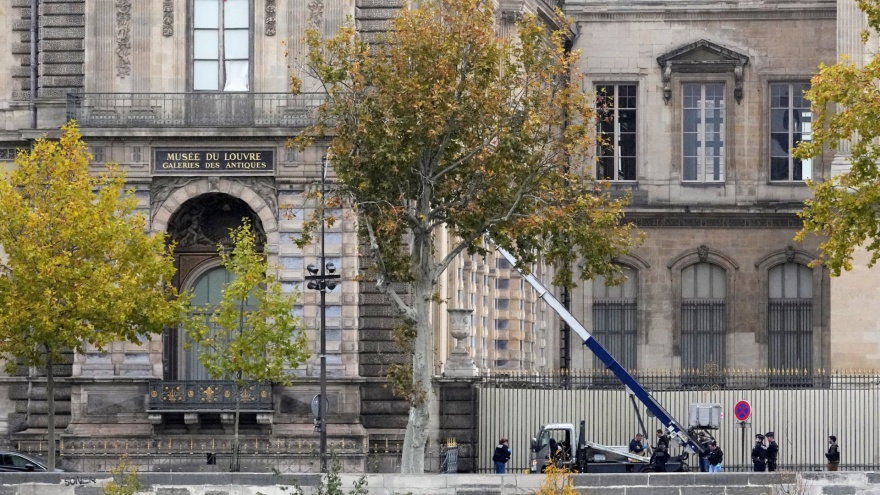 louvre_klopi