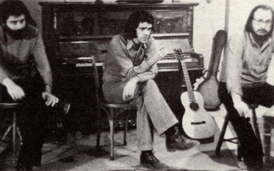 Όταν ο Διονύσης Σαββόπουλος συνάντησε τον Νίκο Παπάζογλου στην «Εκδίκηση της γυφτιάς»