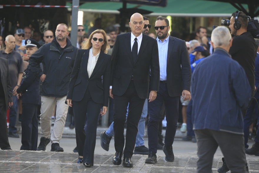Διονύσης Σαββόπουλος: Μελωδίες και χειροκροτήματα στο τελευταίο «αντίο» - Ένας αποχαιρετισμός σαν τις «γιορτές» που τόσο αγαπούσε - Βίντεο και φωτογραφίες
