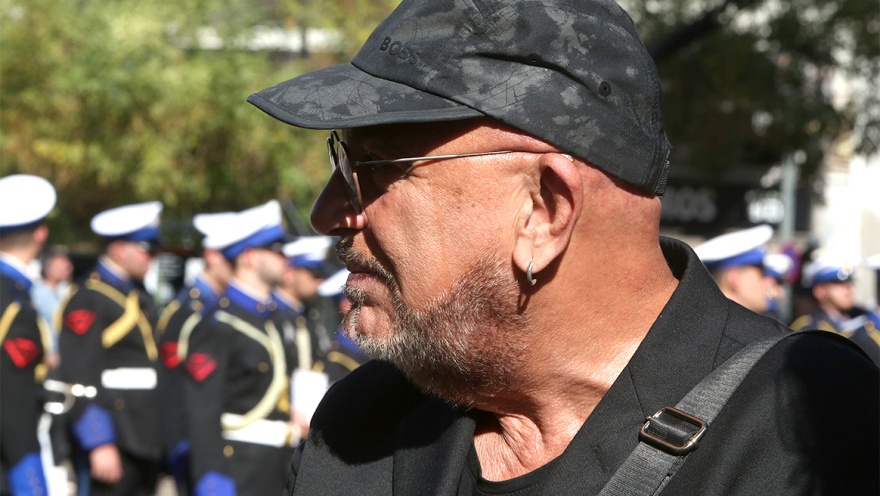 Διονύσης Σαββόπουλος: Μελωδίες και χειροκροτήματα στο τελευταίο «αντίο» - Ένας αποχαιρετισμός σαν τις «γιορτές» που τόσο αγαπούσε - Βίντεο και φωτογραφίες