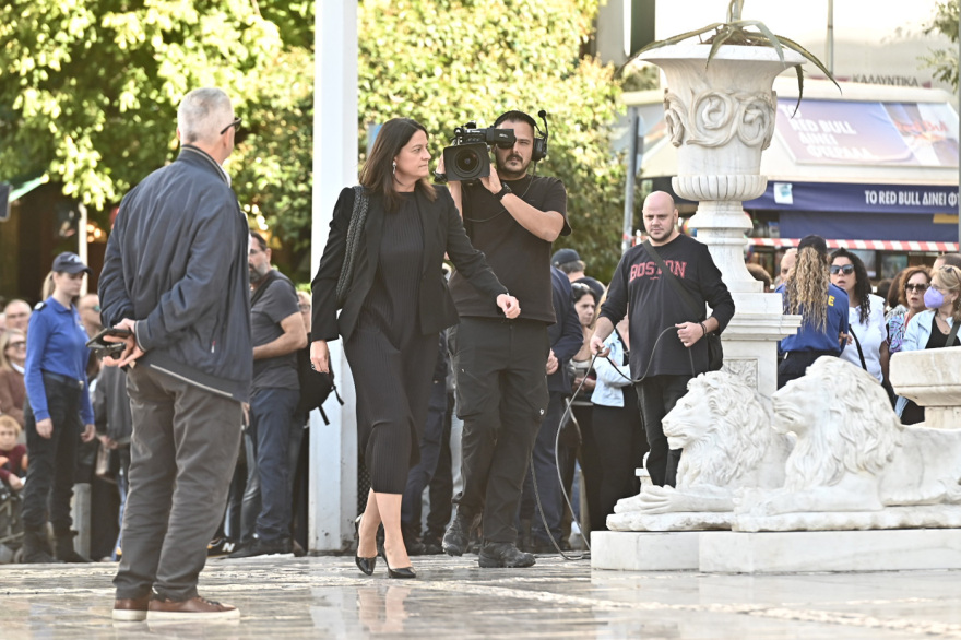 Διονύσης Σαββόπουλος: Μελωδίες και χειροκροτήματα στο τελευταίο «αντίο» - Ένας αποχαιρετισμός σαν τις «γιορτές» που τόσο αγαπούσε - Βίντεο και φωτογραφίες