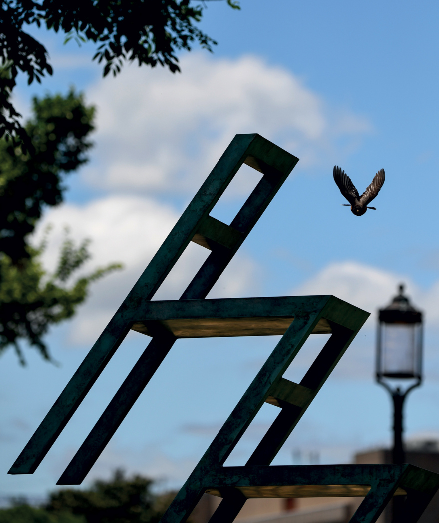 Λουκάς Σαμαράς, ο άρχοντας του παράξενου