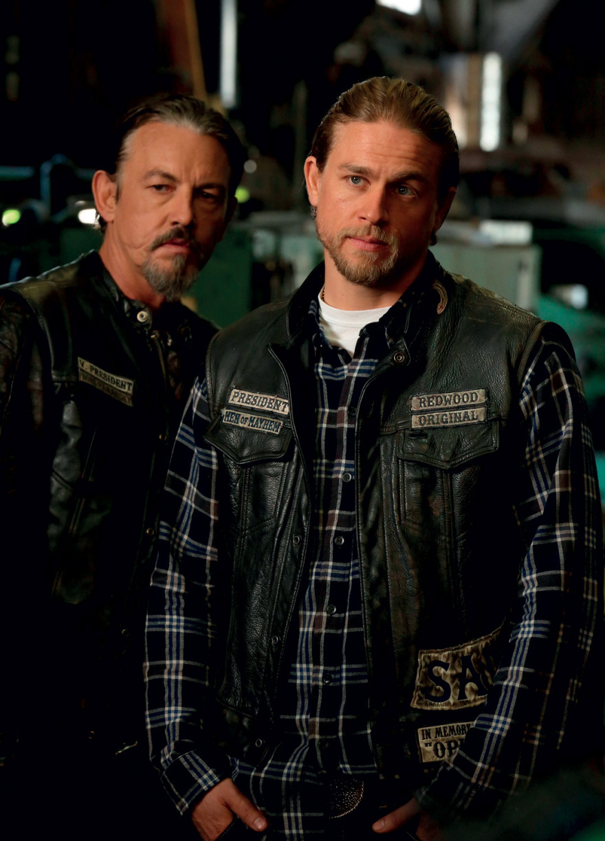 Ο Εντ Γκιν είναι ίσως ένας από τους καλύτερους ρόλους της μακράς καριέρας του Τσάρλι Χάναμ