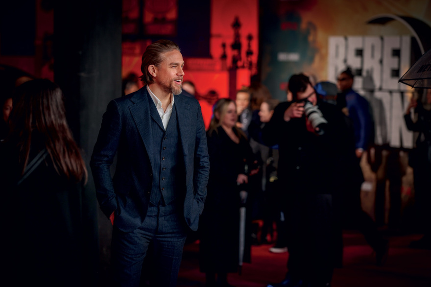 Ο Εντ Γκιν είναι ίσως ένας από τους καλύτερους ρόλους της μακράς καριέρας του Τσάρλι Χάναμ