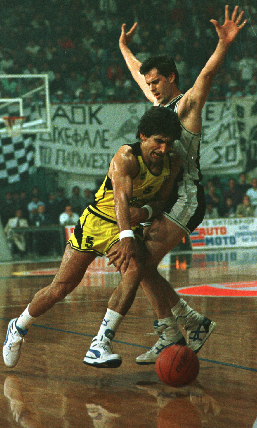 Άρης-ΠΑΟΚ, η προϊστορία: Ο τελικός των ξυρισμένων κεφαλιών, το αήττητο και οι μπουνιές του Γκάλη με τον Μπάνε - Βίντεο και φωτογραφίες 