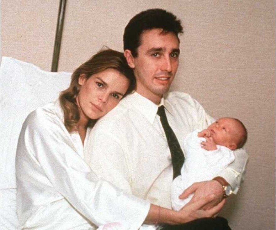 Μου έριξαν ουσίες και με φωτογράφησαν με το γυμνό μοντέλο: Ο πρώην σύζυγος της Στεφανί του Μονακό αποκαλύπτει το «στημένο» σκάνδαλο