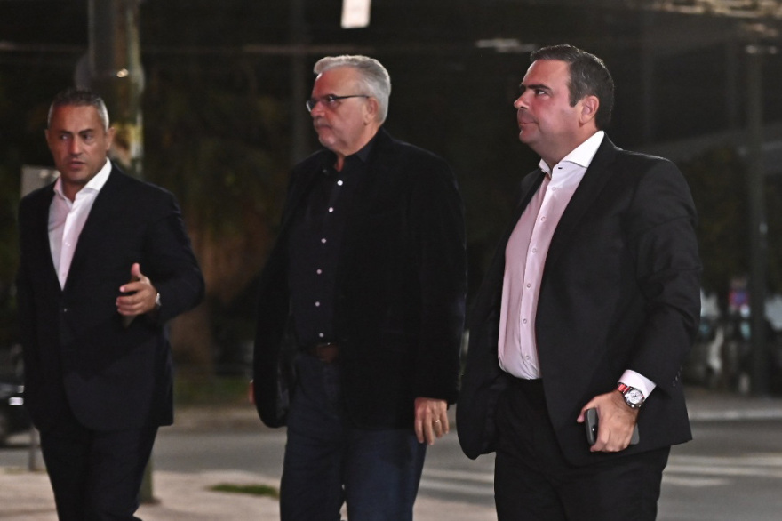 Οι καλεσμένοι της Κίμπερλι Γκιλφόιλ, πολιτικοί και επιχειρηματίες, στον Αργυρό - Δείτε φωτογραφίες και βίντεο