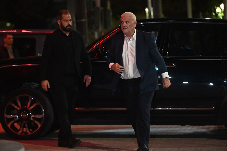 Οι καλεσμένοι της Κίμπερλι Γκιλφόιλ, πολιτικοί και επιχειρηματίες, στον Αργυρό - Δείτε φωτογραφίες και βίντεο