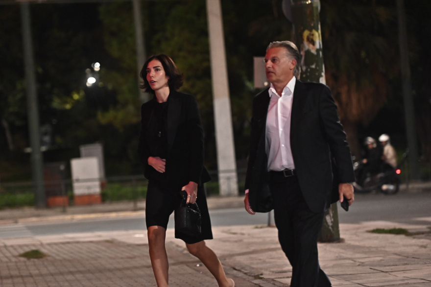 Οι καλεσμένοι της Κίμπερλι Γκιλφόιλ, πολιτικοί και επιχειρηματίες, στον Αργυρό - Δείτε φωτογραφίες και βίντεο