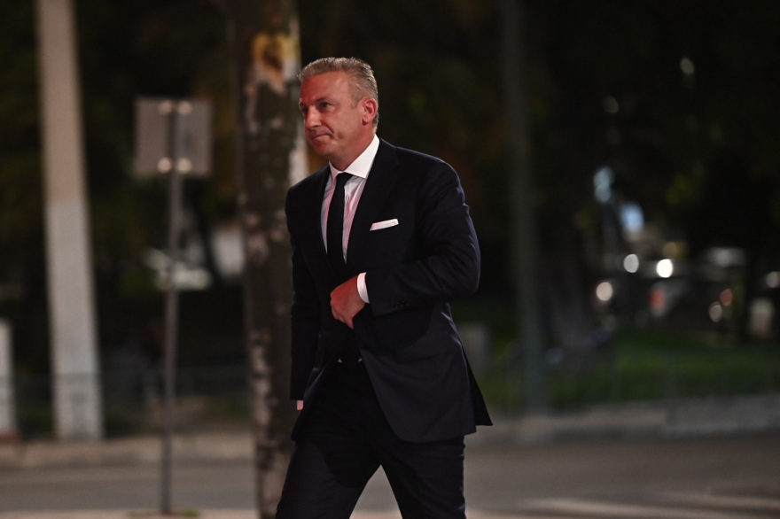 Οι καλεσμένοι της Κίμπερλι Γκιλφόιλ, πολιτικοί και επιχειρηματίες, στον Αργυρό - Δείτε φωτογραφίες και βίντεο