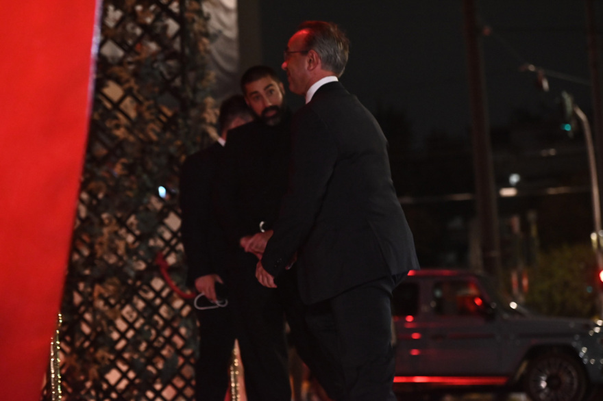 Οι καλεσμένοι της Κίμπερλι Γκιλφόιλ, πολιτικοί και επιχειρηματίες, στον Αργυρό - Δείτε φωτογραφίες και βίντεο