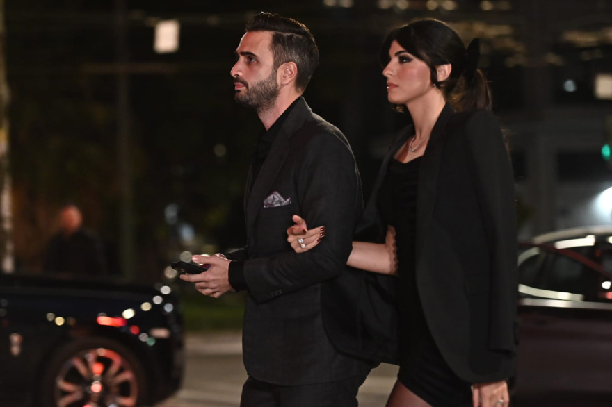 Οι καλεσμένοι της Κίμπερλι Γκιλφόιλ, πολιτικοί και επιχειρηματίες, στον Αργυρό - Δείτε φωτογραφίες και βίντεο