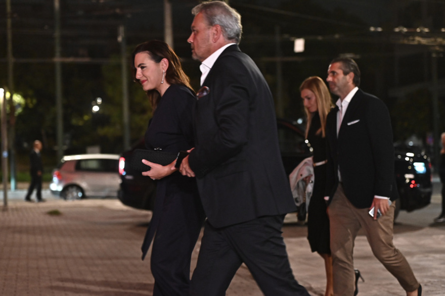 Οι καλεσμένοι της Κίμπερλι Γκιλφόιλ, πολιτικοί και επιχειρηματίες, στον Αργυρό - Δείτε φωτογραφίες και βίντεο