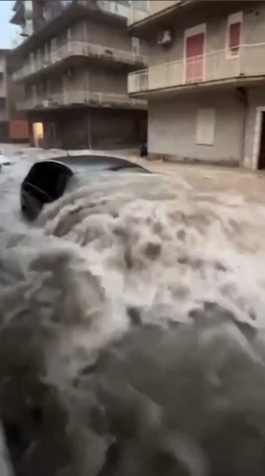 Εικόνες αποκάλυψης από τη σφοδρή κακοκαιρία σε Ιταλία και Ισπανία - Δείτε βίντεο και φωτογραφίες