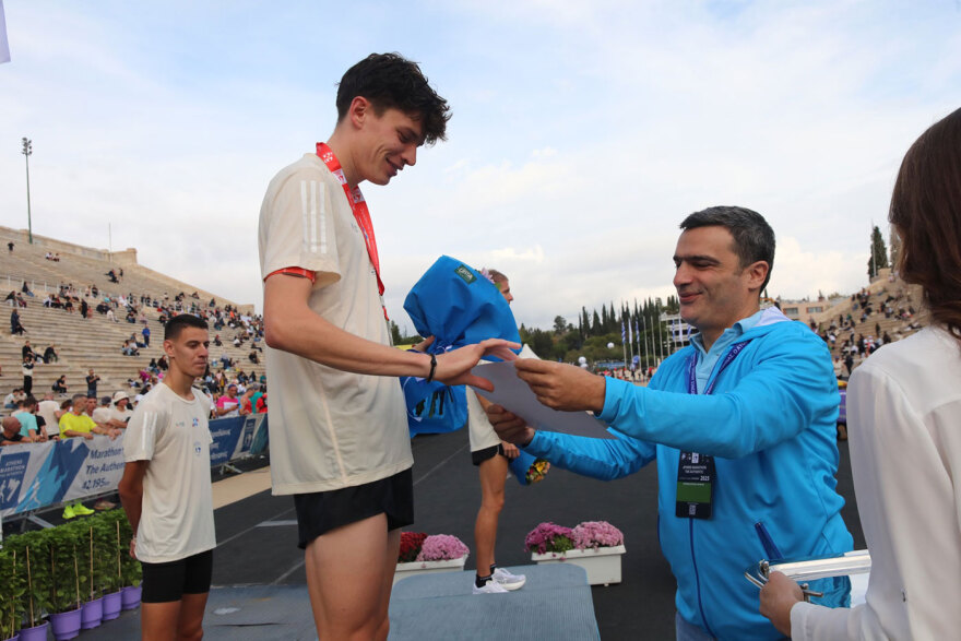 Το μεγαλύτερό βήμα τους μέχρι το επόμενο έκαναν οι δρομείς του 42ου Αυθεντικού Μαραθωνίου της Αθήνας
