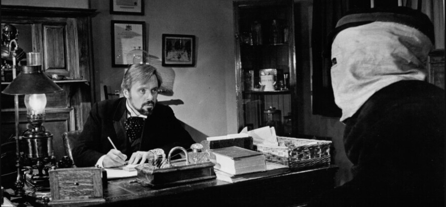 «Έπαιξα ενστικτωδώς τον Χάνιμπαλ, γιατί έχω τον διάβολο μέσα μου»: Ο Άντονι Χόπκινς, οι μεγάλοι ρόλοι, ο αλκοολισμός και η κόρη που δεν θέλει να τον βλέπει