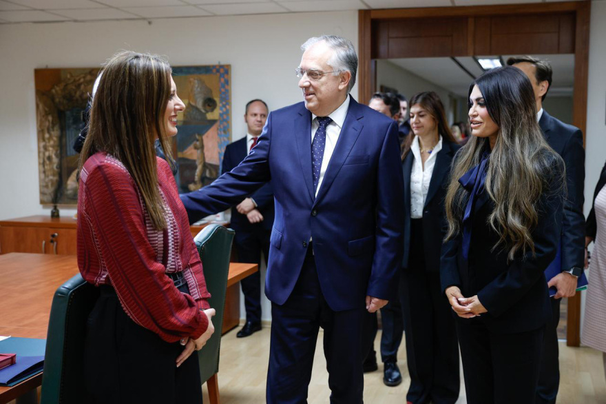 Συνάντηση Θεοδωρικάκου- Γκιλφόιλ: Δρομολογείται η δημιουργία logistic hub σε Ελευσίνα και Θριάσιο