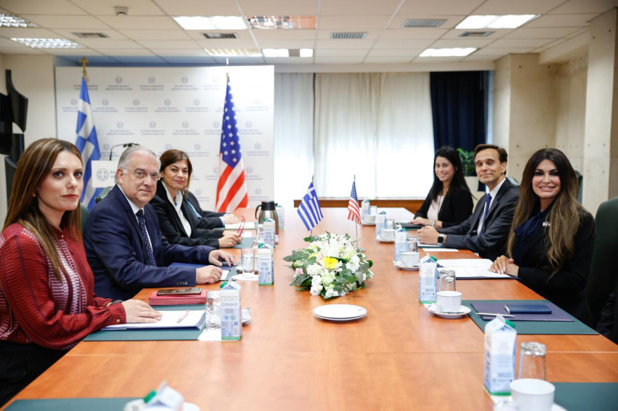 Συνάντηση Θεοδωρικάκου- Γκιλφόιλ: Δρομολογείται η δημιουργία logistic hub σε Ελευσίνα και Θριάσιο