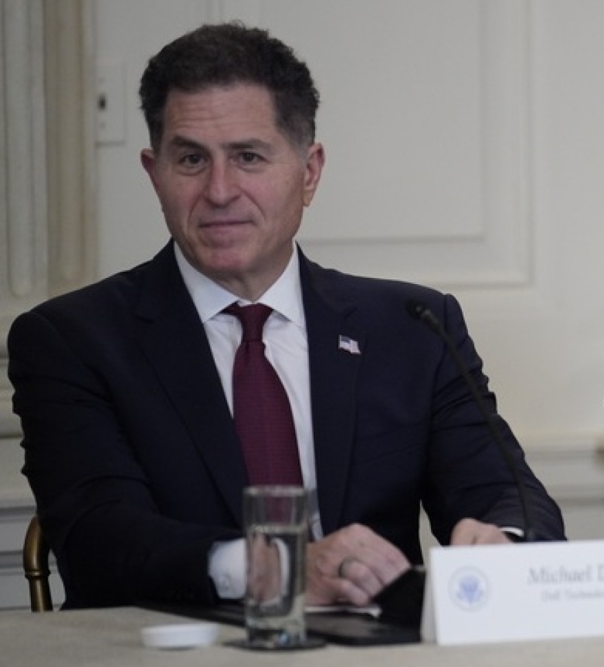 Επίθεση φιλίας Τραμπ στον Μπιν Σαλμάν: Το σμαραγδί φόρεμα της Μελάνια, οι μεγιστάνες στο δείπνο και οι σχέσεις τους με τη Σαουδική Αραβία