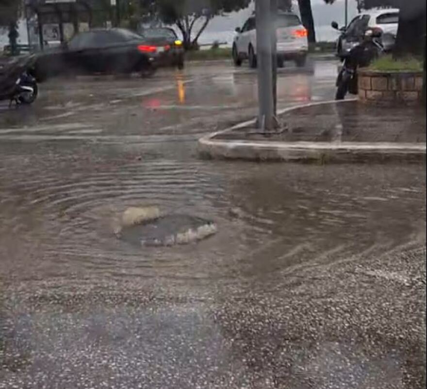 Η κακοκαιρία πλήττει Θεσπρωτία και Γιάννενα - Πλημμύρησαν δρόμοι σε Κέρκυρα και Ηγουμενίτσα, δείτε φωτογραφίες και βίντεο