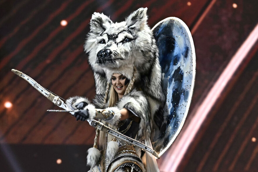 Με χρυσά φτερά και μήνυμα «take our history back» η Μαίρη Χατζηπαύλου στον διαγωνισμό Miss Universe Με χρυσά φτερά και μήνυμα «take our history back» η Μαίρη Χατζηπαύλου στον διαγωνισμό Miss Universe