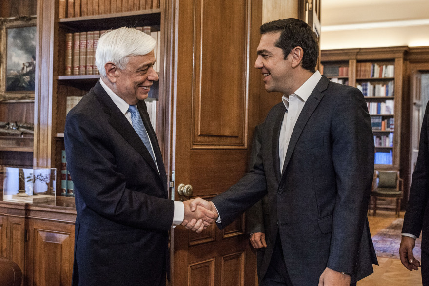 Ο Τσίπρας κράζει Πολάκη, Ζωή, Βαρουφάκη, Παππά, Κασσελάκη, θαυμάζει Προκόπη και (ολίγον) Καμμένο, άφωνος για Καραμανλή 