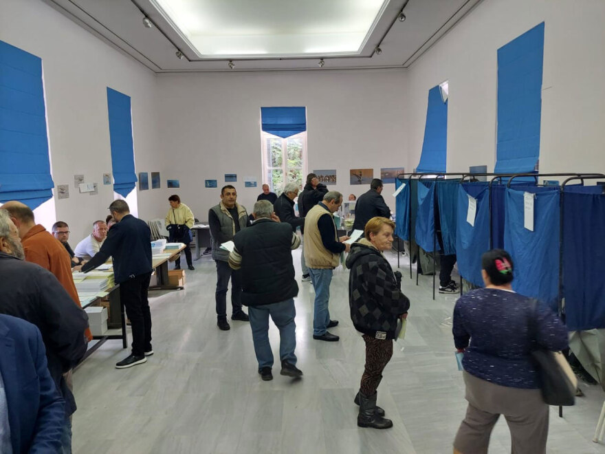 Ομαλά και με μεγάλη συμμετοχή συνεχίζονται οι εσωκομματικές εκλογές της ΝΔ, στις 19:00 κλείνουν οι κάλπες - Δείτε φωτογραφίες