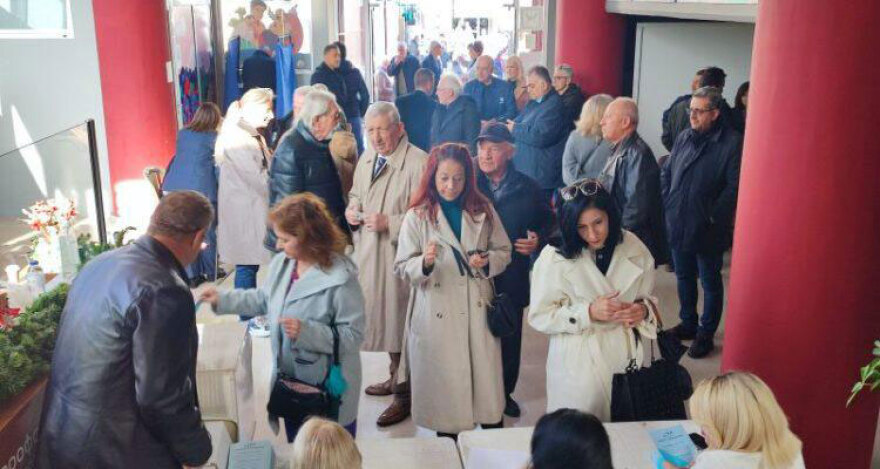 Ομαλά και με μεγάλη συμμετοχή συνεχίζονται οι εσωκομματικές εκλογές της ΝΔ, στις 19:00 κλείνουν οι κάλπες - Δείτε φωτογραφίες