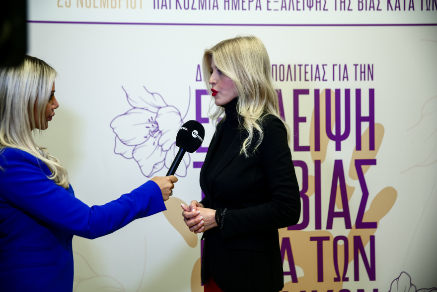 Χρυσοχοΐδης: Είμαστε στα χαρακώματα για την εξάλειψη της βίας κατά των γυναικών - Πάνω από 90 ενεργοποίησεις του Panic Button κάθε μήνα