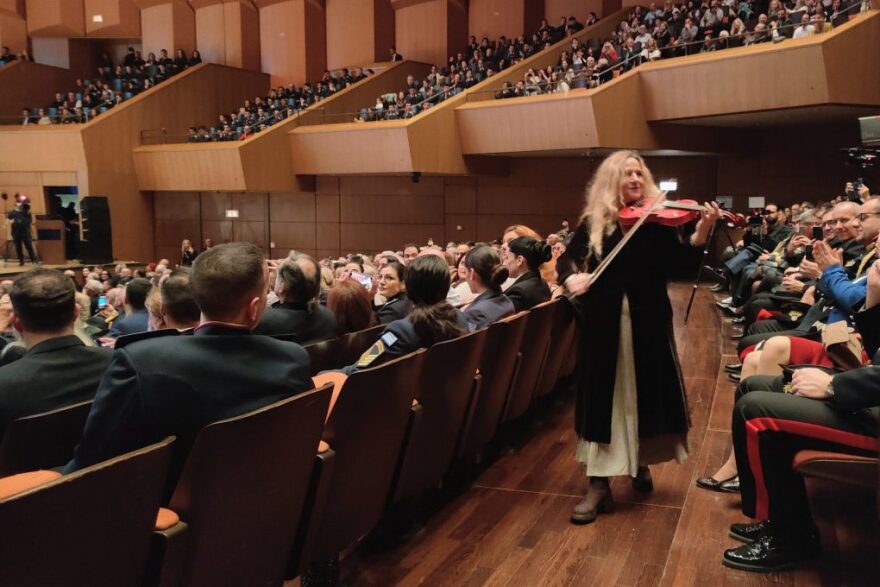 Λαμπρή εκδήλωση παρουσία Δένδια για την ημέρα των Ενόπλων Δυνάμεων στο Μέγαρο Μουσικής