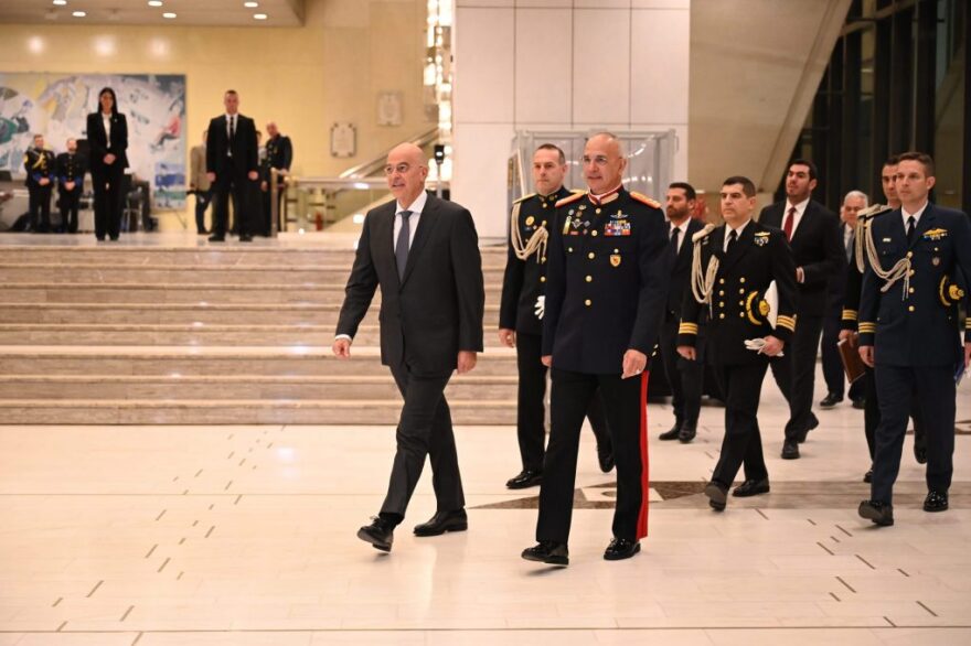 Λαμπρή εκδήλωση παρουσία Δένδια για την ημέρα των Ενόπλων Δυνάμεων στο Μέγαρο Μουσικής