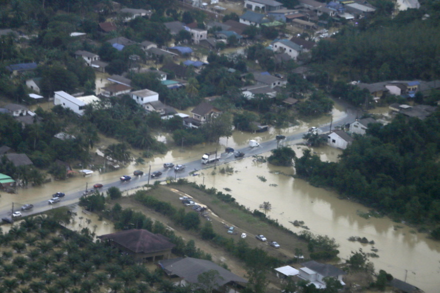 Πάνω από 370 νεκροί σε Ταϊλάνδη, Ινδονησία και Σρι Λάνκα λόγω πλημμυρών και κατολισθήσεων - Δείτε βίντεο και φωτογραφίες