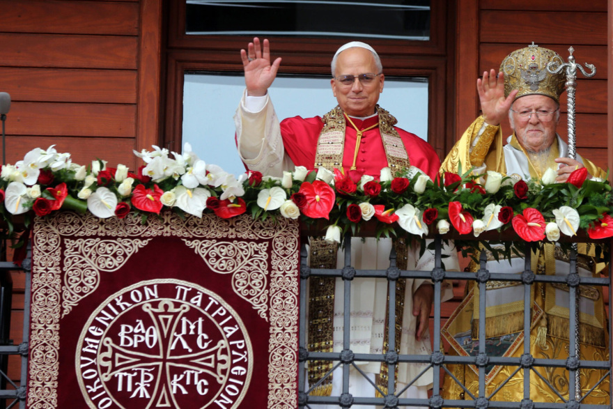  Τι σηματοδοτεί η ιστορική επίσκεψη του Πάπα Λέοντα ΙΔ' στο Φανάρι - Με μηνύματα υπέρ της ενότητας των Χριστιανών και της ειρήνης η Κοινή Διακήρυξη
