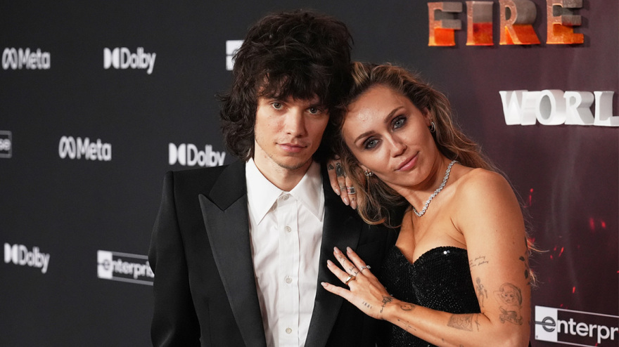 miley-cyrus-maxx-morando-ap-xrwma