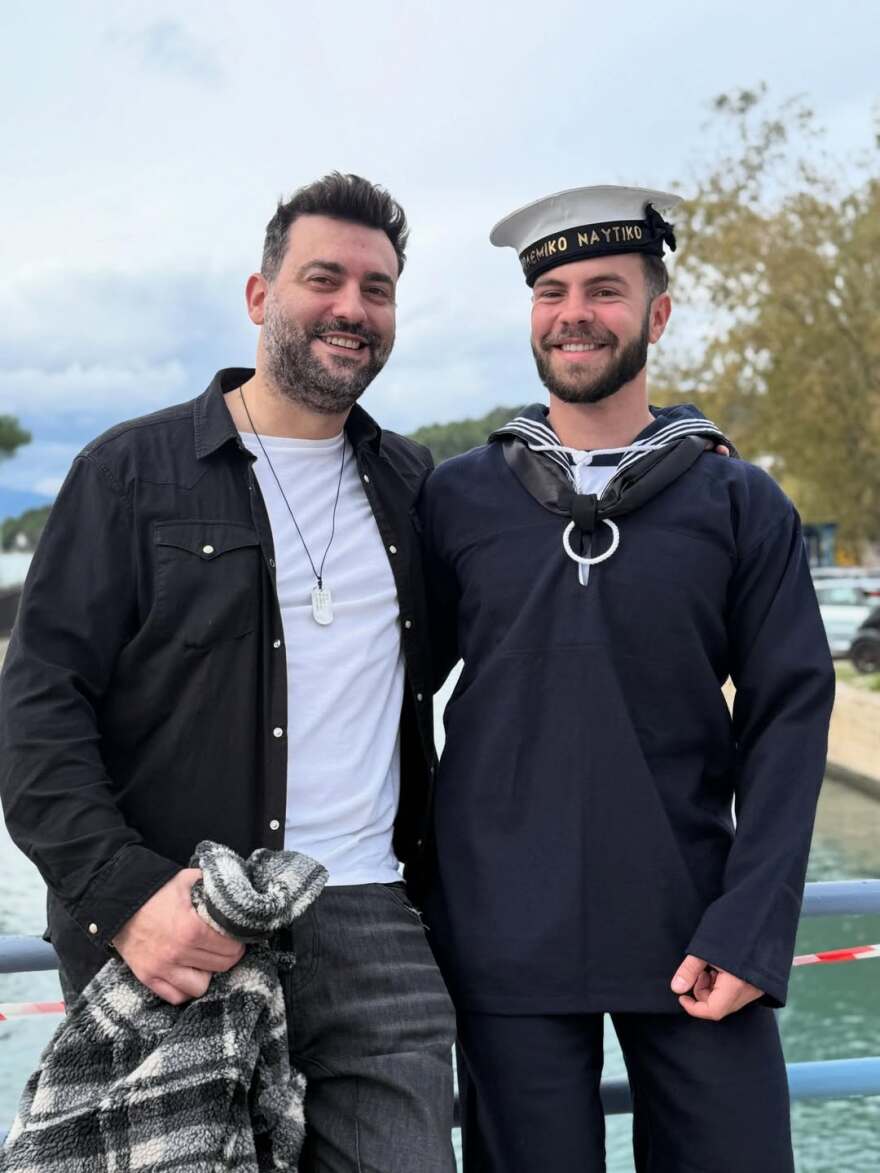 Ο Άγγελος Λάτσιος στο Πολεμικό Ναυτικό με σύσσωμη την οικογένειά του, δείτε τις φωτογραφίες με τη Μενεγάκη, τον Λάτσιο και τον Ματέο Ο Άγγελος Λάτσιος στο Πολεμικό Ναυτικό με σύσσωμη την οικογένειά του, δείτε τις φωτογραφίες με τη Μενεγάκη, τον Λάτσιο και τον Ματέο