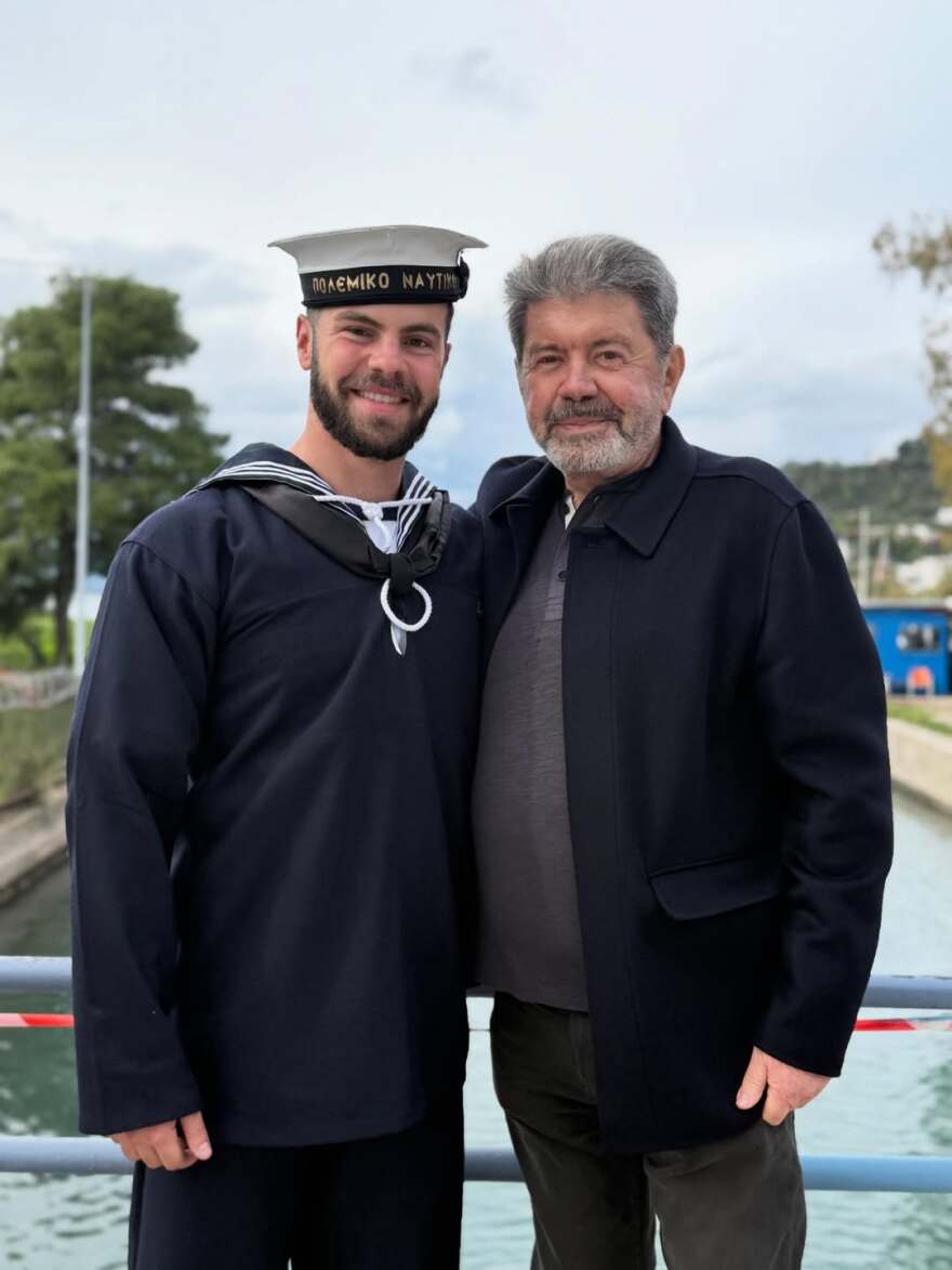 Ο Άγγελος Λάτσιος στο Πολεμικό Ναυτικό με σύσσωμη την οικογένειά του, δείτε τις φωτογραφίες με τη Μενεγάκη, τον Λάτσιο και τον Ματέο Ο Άγγελος Λάτσιος στο Πολεμικό Ναυτικό με σύσσωμη την οικογένειά του, δείτε τις φωτογραφίες με τη Μενεγάκη, τον Λάτσιο και τον Ματέο