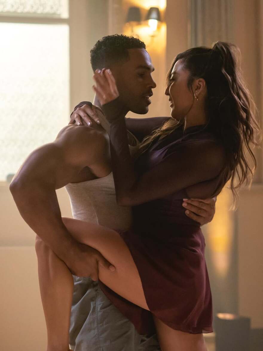 Emily In Paris: Ανατροπή στην πλοκή, οι αντιδράσεις του κοινού για το ειδύλλιο ανάμεσα στον πρώην της Έμιλι με την κολλητή της