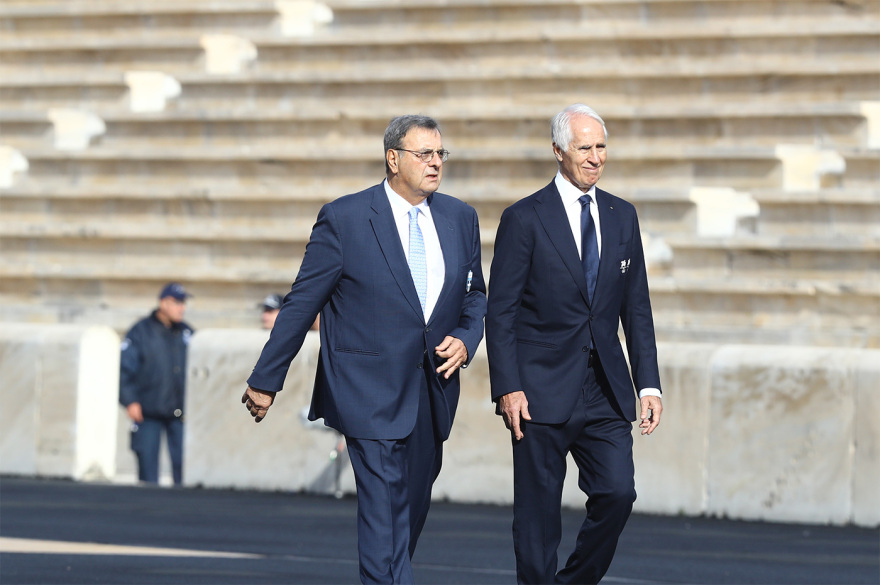 Η Ολυμπιακή Φλόγα παραδόθηκε στο Μιλάνο για τους Χειμερινούς Ολυμπιακούς Αγώνες, δείτε βίντεο