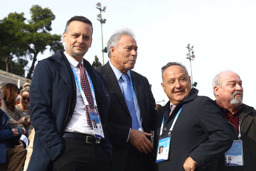 Η Ολυμπιακή Φλόγα παραδόθηκε στο Μιλάνο για τους Χειμερινούς Ολυμπιακούς Αγώνες, δείτε βίντεο