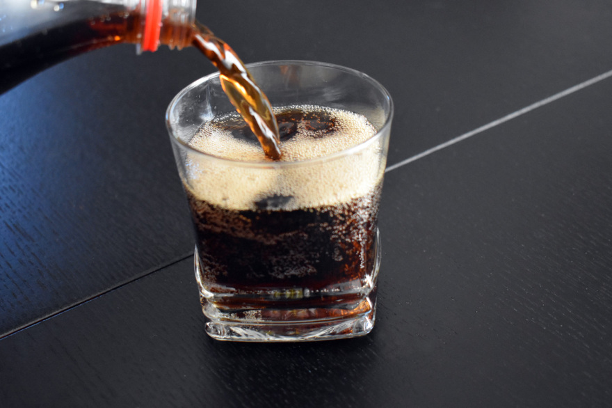 Ποιες είναι οι 10 τροφές που δεν πρέπει να αγοράζουμε σύμφωνα με τους ειδικούς
