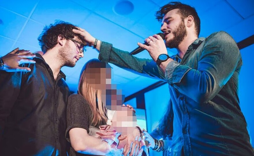 Σοκ στη Βρετανία: Γιατρός του NHS κατηγορείται για σεξουαλική κακοποίηση 38 ασθενών, ανάμεσά τους και παιδιά