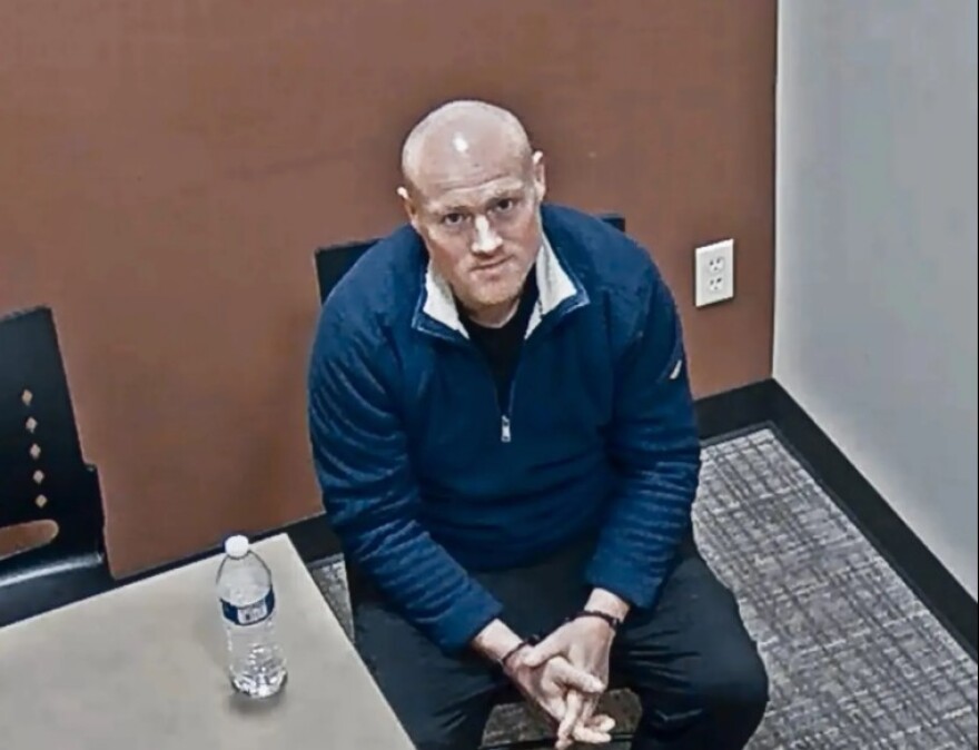 «Ο stalker μου με απήγαγε από το κρεβάτι μου, έκανα παζάρι για τη ζωή μου» - Η συγκλονιστική ιστορία της Αμερικανίδας που έζησε 13 χρόνια στον τρόμο