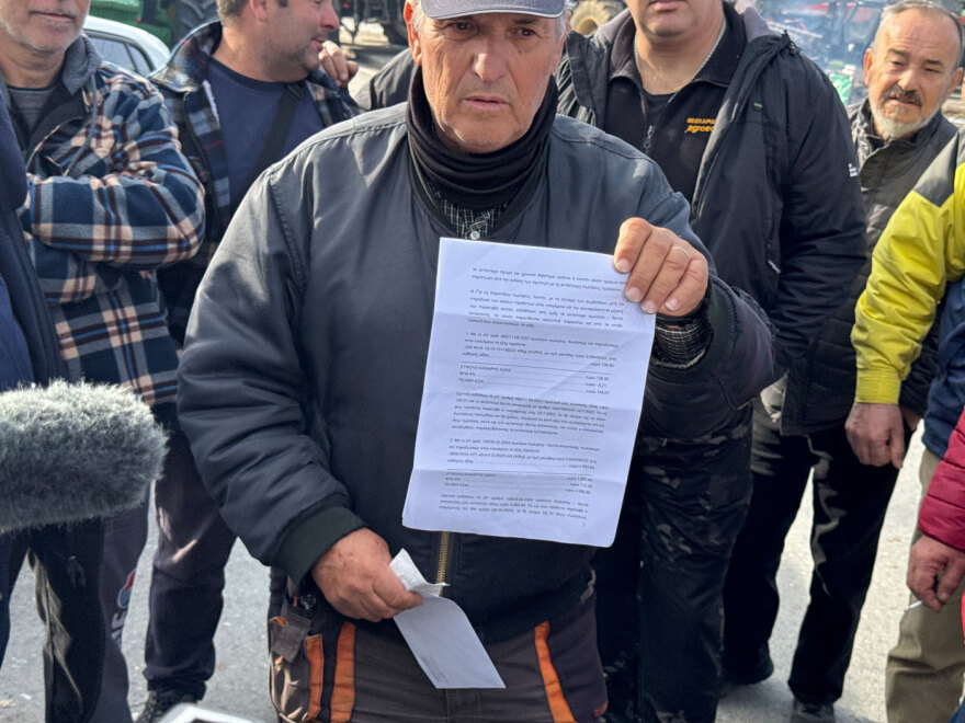 Ένταση ανάμεσα σε αστυνομικούς και αγρότες στη Θεσσαλονίκη - Η ΕΛΑΣ πήγε να ταυτοποιήσει παραγωγό στο χωράφι του