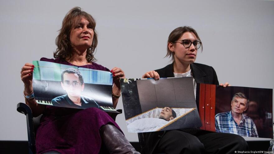 Πολιτικοί κρατούμενοι... ετών 14: Πώς η Ρωσία «πνίγει» τις φωνές κατά του Πούτιν, διώξεις φρονημάτων, καφκικές δίκες και θάνατοι στα κελιά