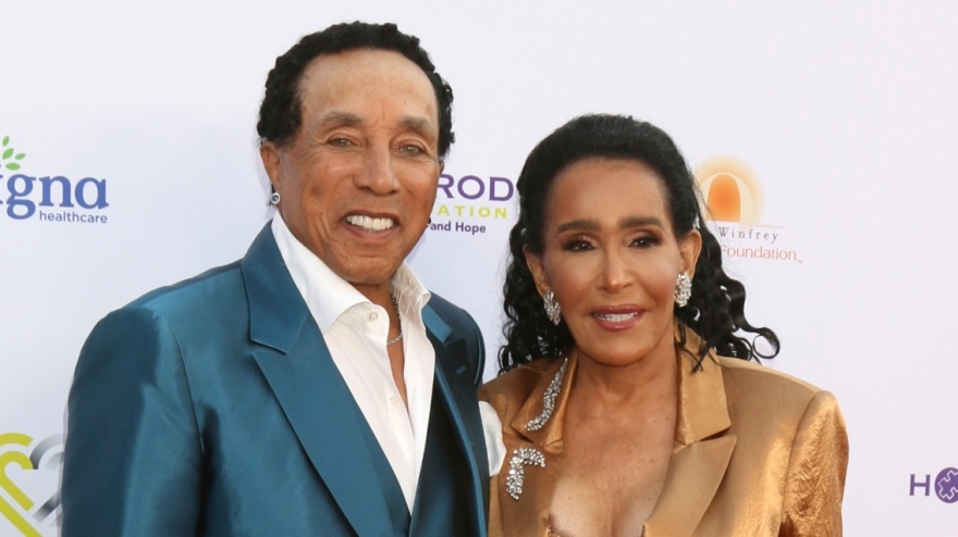 Ο Σμόκι Ρόμπινσον κατέθεσε αίτηση περιοριστικής εντολής σε βάρος γυναίκας που τον κατηγορεί για σεξουαλική κακοποίηση
