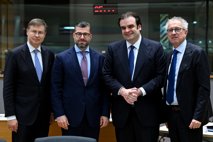 Το παρασκήνιο της εκλογής Πιερρακάκη στο Eurogroup: Οι «υποσχετικές» και οι συμμαχίες πριν από την ψηφοφορία που οδήγησαν στην απόσυρση του Βαν Πέτεγκεμ