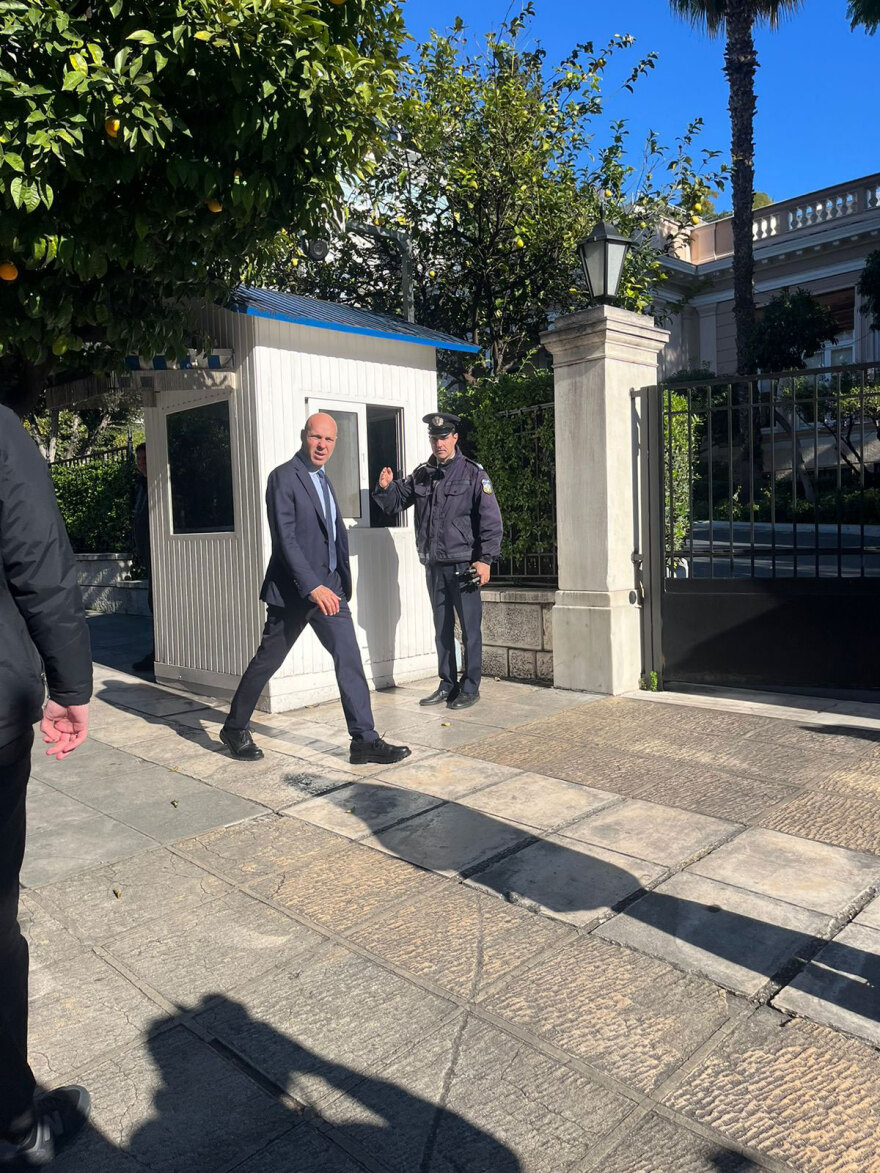 Στο Μαξίμου οι βουλευτές της ΝΔ: Κάλεσμα Μητσοτάκη για χαλαρή συζήτηση, με φόντο τις αντιδράσεις για το αγροτικό