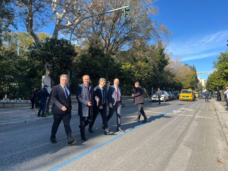 Στο Μαξίμου οι βουλευτές της ΝΔ: Κάλεσμα Μητσοτάκη για χαλαρή συζήτηση, με φόντο τις αντιδράσεις για το αγροτικό