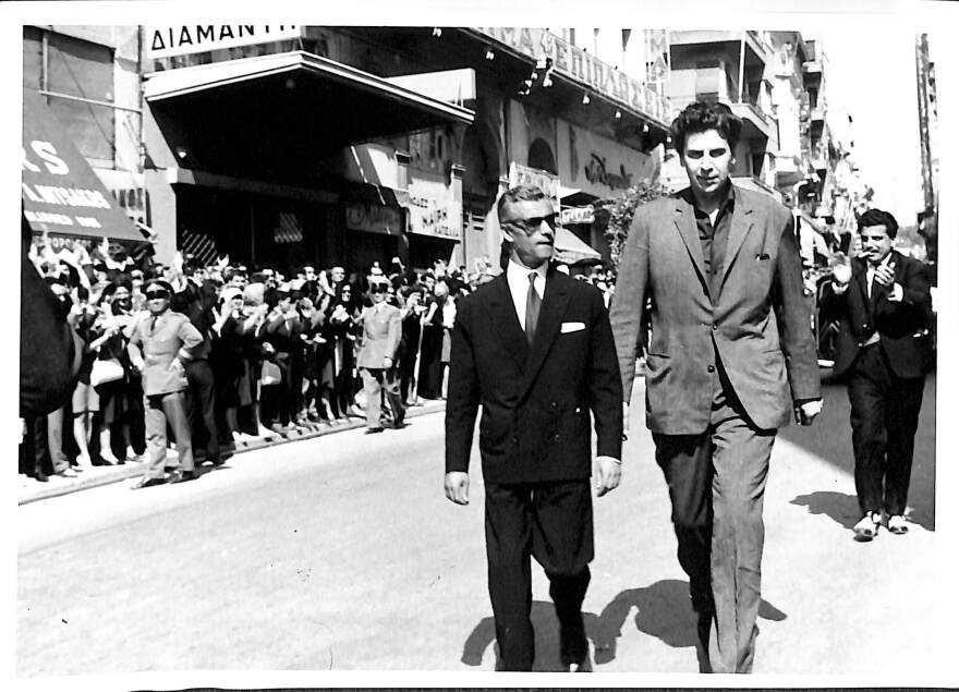 «Μίκης Θεοδωράκης 100»: Τα πούρα-δώρο του Φιντέλ Κάστρο και η εξομολόγηση ψυχής στους γονείς του, δείτε φωτογραφίες